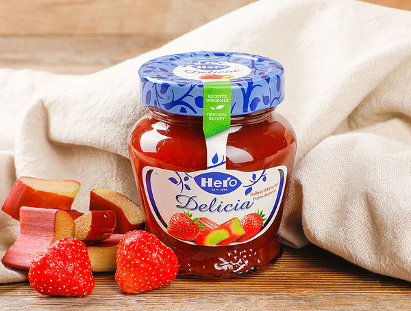 Erdbeer-Rhabarber-Konfitüre, 320g von Hero liefern lassen
