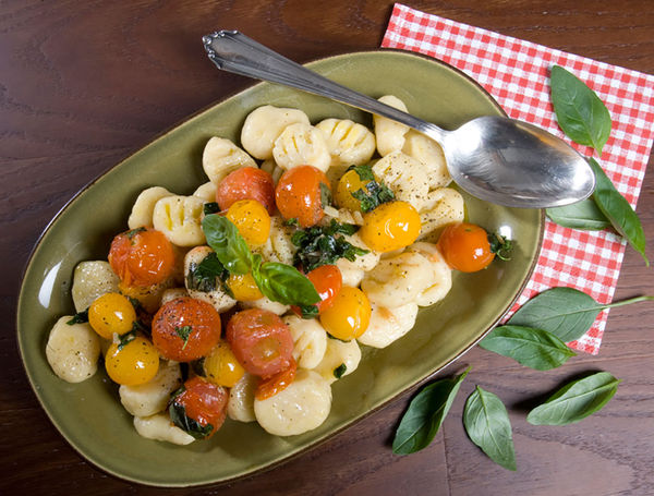 Ricotta-Gnocchi an Basilikum-Cherrytomaten Ricotta-Gnocchi an Basilikum-Cherrytomaten