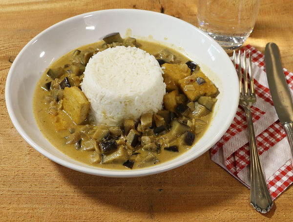 Kokos-Auberginen Curry mit Tofu Kokos-Auberginen Curry mit Tofu