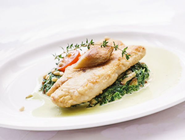 Schweizer Tilapia Filet auf Spinatsauce Schweizer Tilapia Filet auf Spinatsauce