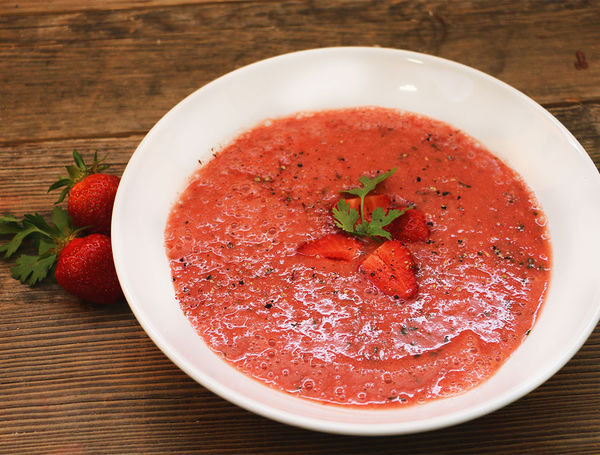 Erdbeer-Tomaten Gazpacho Erdbeer-Tomaten Gazpacho